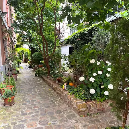 Romantic Garden Apartment